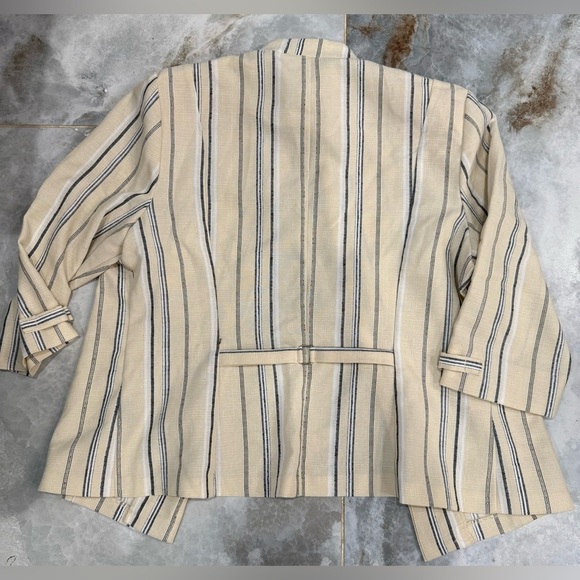 Perceptions Beige and Black Striped Blazer - Picture 6 of 8